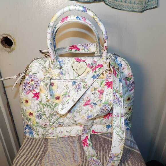 Betsey Johnson Handbags - NWOT Betsey Johnson Large Floral Tote Bag